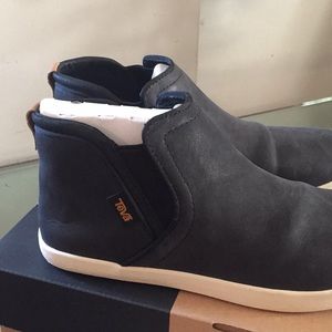 teva willow chelsea boot